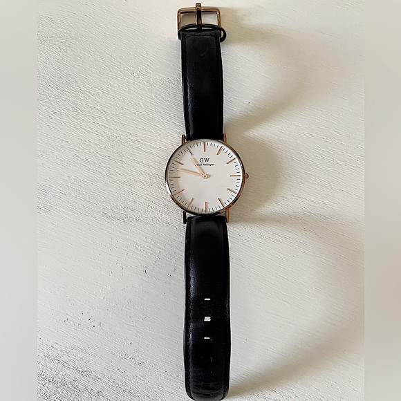 Daniel Wellington Ladies Watch - Picture 3 of 5